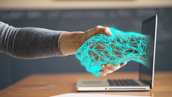 Conversar con la Inteligencia Artificial puede reducir la creencia en teorías de la conspiración