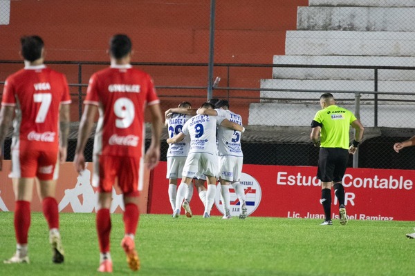 Ameliano pese a desventaja numérica goleó en Kaarendy