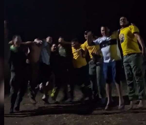 Video: ¡La lluvia llega al Chaco y los bomberos celebran! - Nacionales - ABC Color