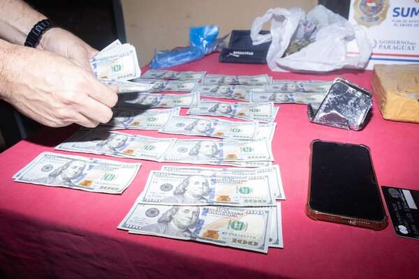 Encuentran US$ 20.000 en poder de supuestos miembros del Clan Rotela - Policiales - ABC Color