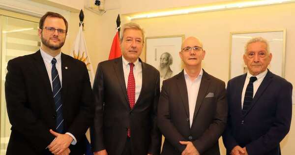 La Nación / La exposición de Diego Schäfer en la Embajada de Uruguay