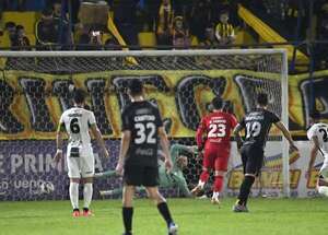 Torneo Clausura: El Aborigen hunde al Buque - Fútbol - ABC Color