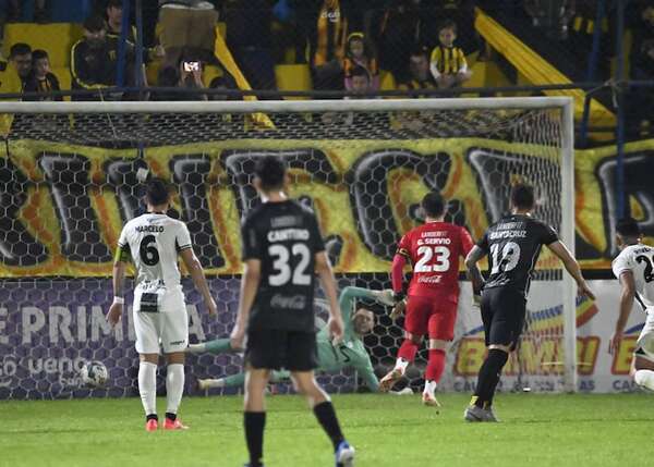 Torneo Clausura: El Aborigen hunde al Buque - Fútbol - ABC Color