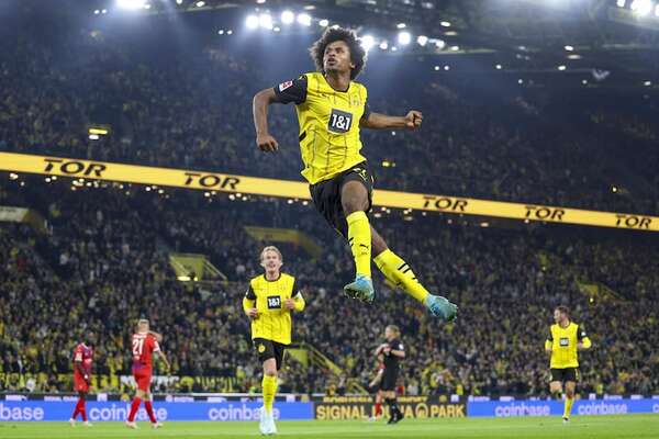Dortmund gana 4-2 al Heidenheim y le arrebata el liderato - Fútbol Internacional - ABC Color