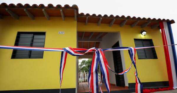La Nación / Gobierno entregó 130 viviendas a comunidades indígenas