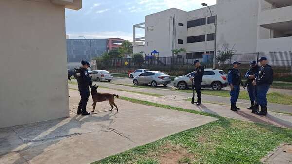 Allanamientos simultáneos por “guerra de pandillas” en la Chacarita - Policiales - ABC Color