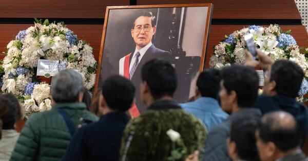 La Nación / Perú da el último adiós a Fujimori