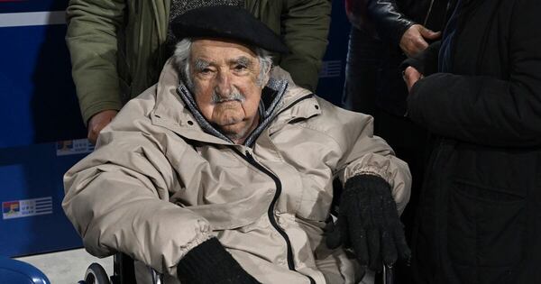 La Nación / Pepe Mujica recibe el alta seis días después de operación
