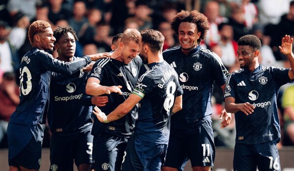 Versus / Manchester United se recupera en la Premier con una goleada ante Southampton
