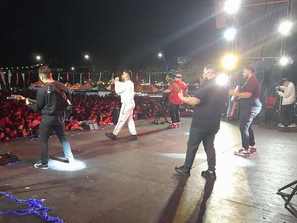 El canto y la gastronomía, atrajo a una multitud en la XXIII edición del Festival de Arary en Ayolas - Nacionales - ABC Color