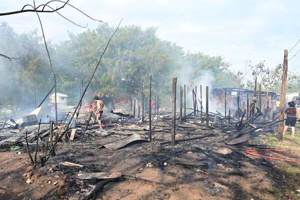 Incendio en la Chacarita: inician el traslado de casi 20 familias a un nuevo refugio - Nacionales - ABC Color