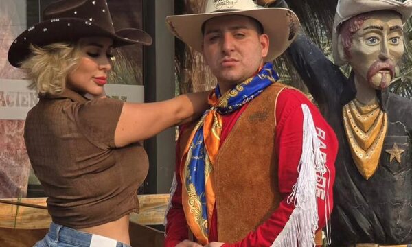 Esposa de pelotero contó que cantante que se disfrazó de milico también le robó a ella