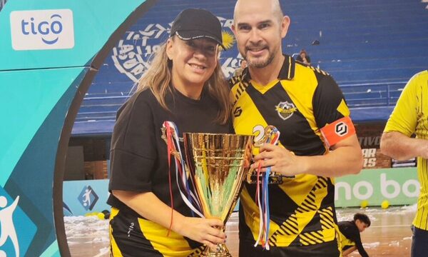 El novio de la ex del “Colorado” Gamarra se despidió hoy del futsal saliendo campeón