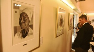 Exposición Piel de grafito del artista uruguayo Diego Schäfer