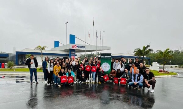 Alumnos de Contabilidad de la UNE visitaron instalaciones del Grupo KRONA de Brasil