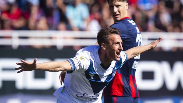 Racing derrota a Boca y Vélez amarga el debut de Muniain