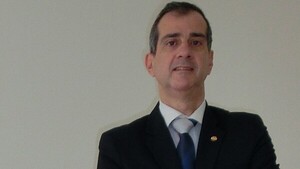 “La Cancillería no puede eximir a nadie de cumplir la ley y reglamentos”