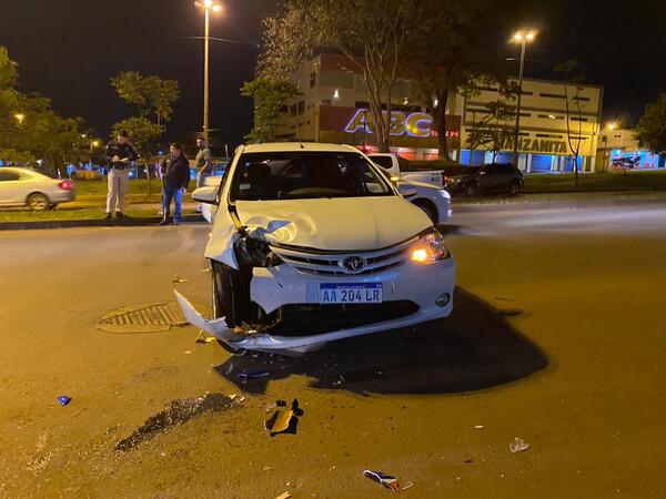 Motociclista en grave estado tras impactar contra un automóvil