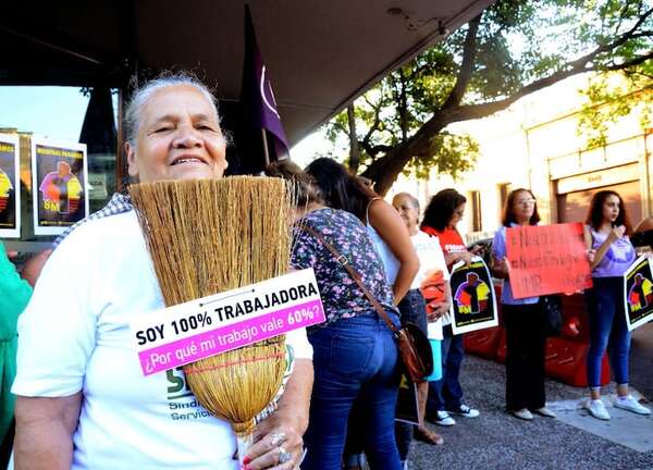 Estabilidad laboral: la reacción de trabajadoras domésticas contra Peña - Economía - ABC Color
