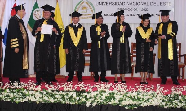 Filial Mallorquín de la UNE presenta a graduados de 4 carreras