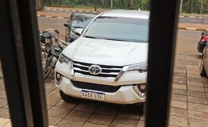Hurtan camioneta frente a un sanatorio de Ciudad del Este