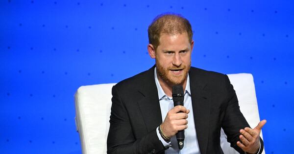 La Nación / Tras periodo de silencio: la familia real británica saludó al príncipe Enrique por sus 40 años