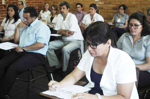 Concurso docente: maestros interinos repudian al MEC y amenazan con salir a las calles - Nacionales - ABC Color