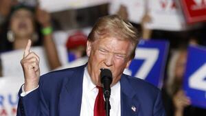 Reportan disparos en un lugar cercano a donde está Trump, que se encuentra "a salvo"