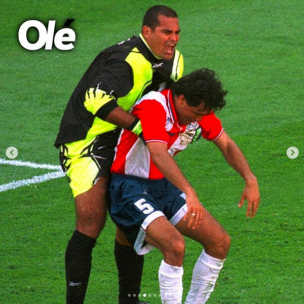 Publican fotos “fuera de contexto” del Mundial del 98, entre ellas una escena muy recordada de la Albirroja