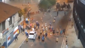 Reportan enfrentamiento entre barras del Sportivo Luqueño y la Policía Nacional