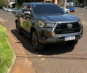 Roban camioneta frente a restaurante de CDE