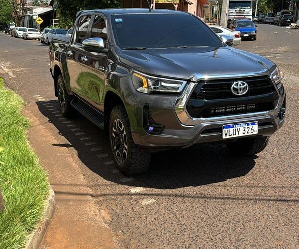 Roban camioneta frente a restaurante de CDE