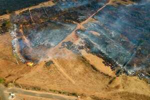 Ola de incendios alcanza el Parque Nacional de Brasilia  - Mundo - ABC Color