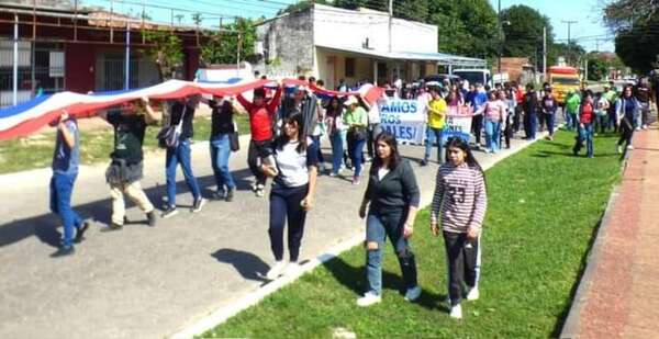 Jóvenes marchan en Pilar en defensa del medio ambiente - Nacionales - ABC Color