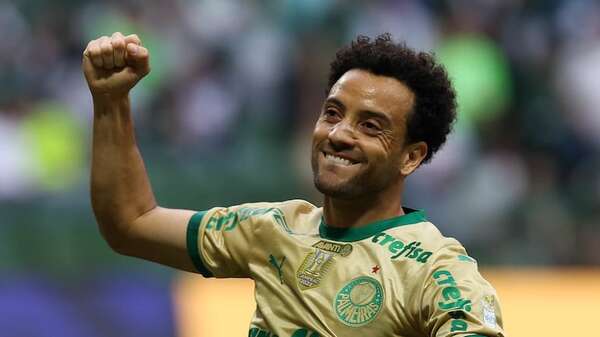 Palmeiras golea y sigue a la caza del Botafogo - Fútbol Internacional - ABC Color