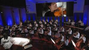 Tripulante de Polaris interpreta desde el espacio canción de Star Wars junto a orquestas