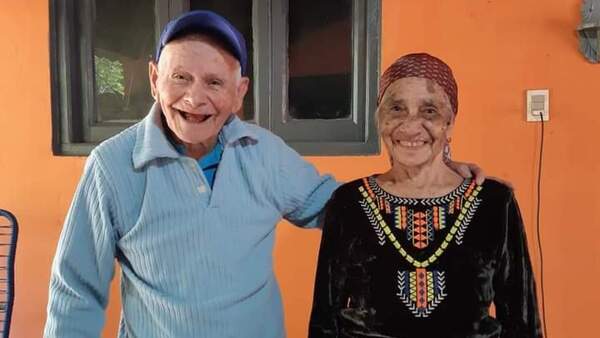 Abuelito cumplió 100 años y su secreto es bailar chamamé, hacer bromas y no ponerse nevioso