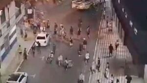 Hinchas de Luque se enfrentan en zona del Defensores: Hay 3 heridos y más de 30 detenidos