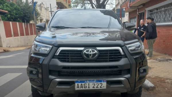 Fiscalía incauta camioneta de la Senad con chapa clonada en Asunción