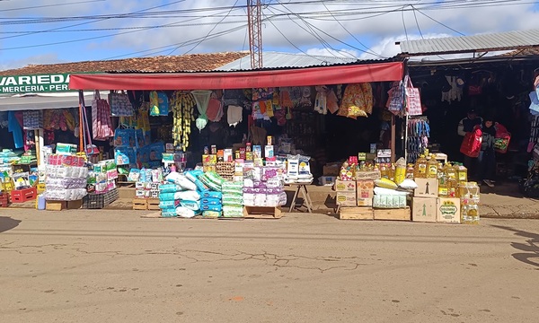 Dirección de Tránsito sancionará a comerciantes que ocupen calzada en Coronel Oviedo - OviedoPress