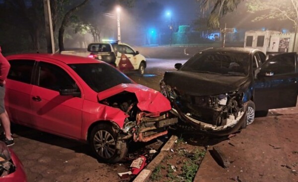Sufrió lesiones tras chocar contra dos automóviles estacionados