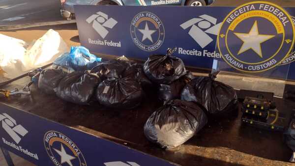 Habría intentado entrar a Brasil con bolsas de cabello y quedó detenido