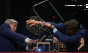 Debate de candidatos terminó a los sillazos: uno fue a parar al hospital