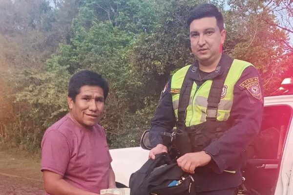 Poli encontró 10 palos y lo devolvió a su dueño