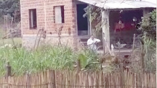 Pelea por terreno: vecino hirió con hondita a doña y a su hijo