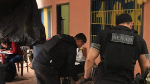 Imputan a agentes de la Senad que allanaron vivienda sin orden judicial - Noticiero Paraguay