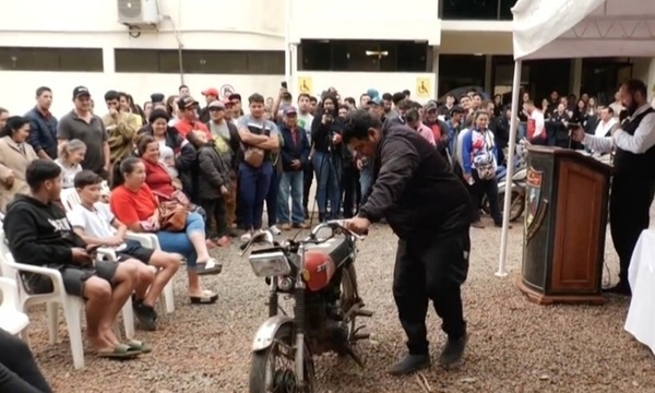 Subasta de motocicletas generó ingresos municipales por G. 14.160.000 - OviedoPress