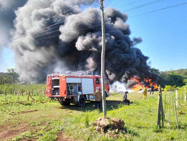 Voraz incendio de cubiertas en San Juan del Paraná