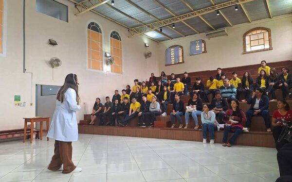 Realizan charla de prevención del suicidio en la Escuela Cristiana CIMA