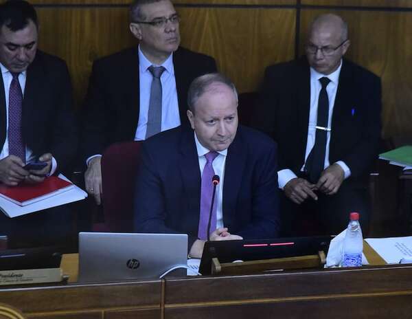 PGN 2025: ministro pidió a parlamentarios respetar los topes de gastos establecidos - Economía - ABC Color